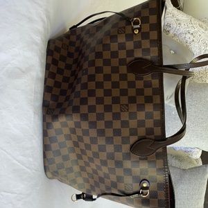 Louis Vuitton knock off. Just like the real one.